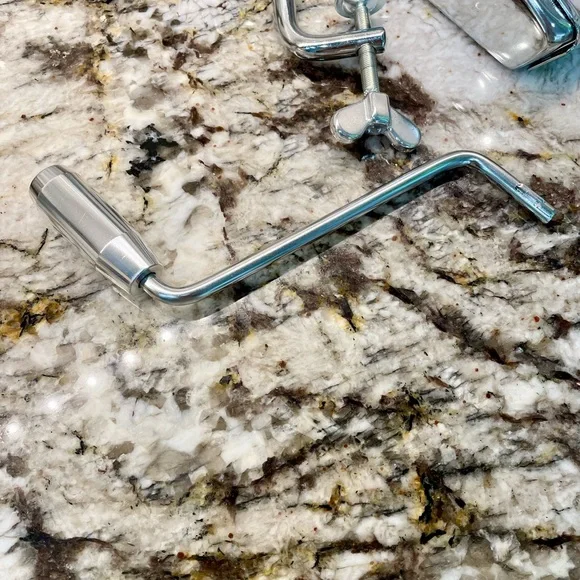 Marcato Atlas 180 Pasta Maker. LIKE NEW.  BONUS: Cookbook - Picture 9 of 11